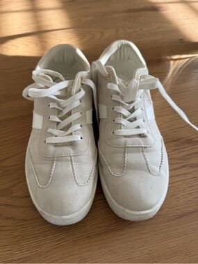 Sincerely Jules Casual White & Cream Lace-Up Sneakers Sz 7